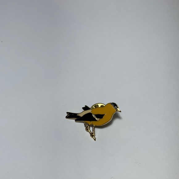 Cloisonné Enamel Yellow Bird Lapel Hat Scarf Tack Pin Fish In Crown Marking - Picture 4 of 5